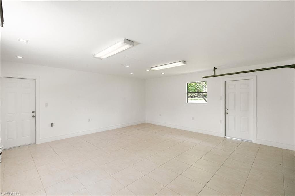 221 10th St SE, Naples, FL 34117-34