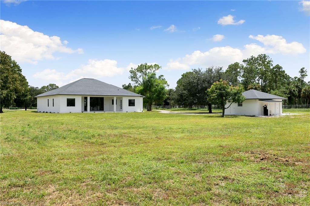 221 10th St SE, Naples, FL 34117-38