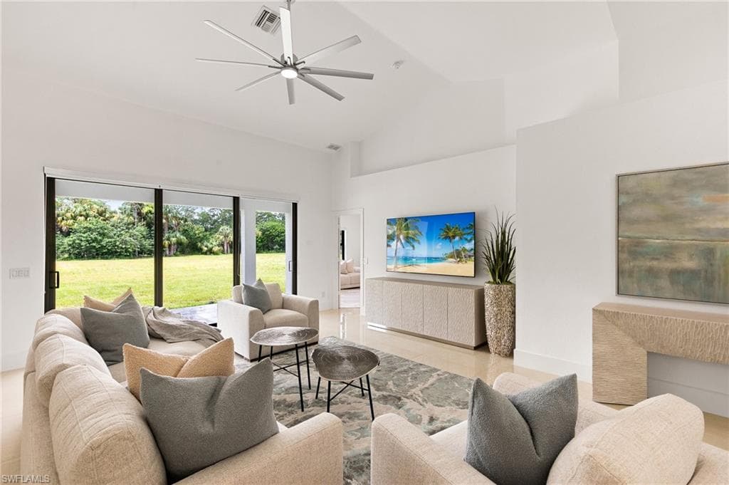 221 10th St SE, Naples, FL 34117-3