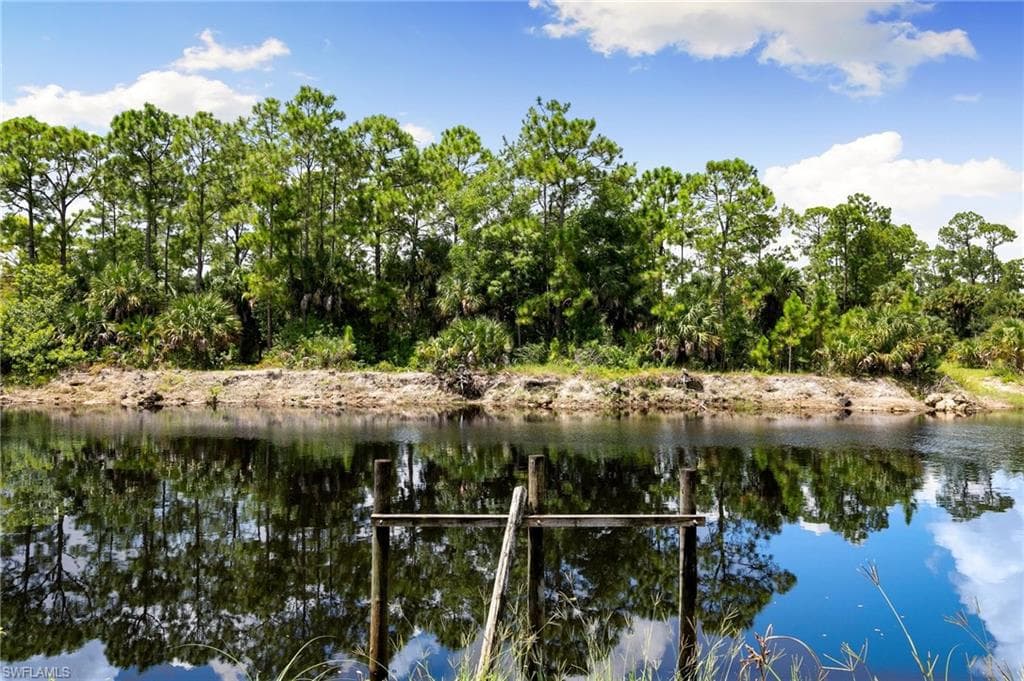 221 10th St SE, Naples, FL 34117-40