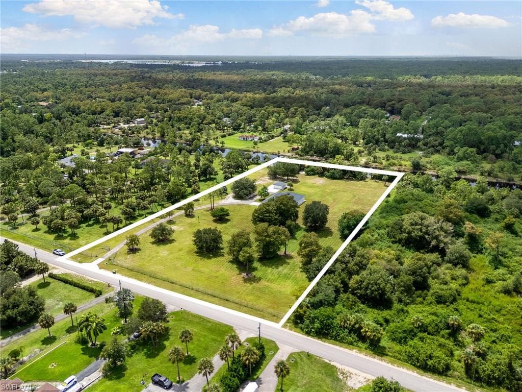 221 10th St SE, Naples, FL 34117-44