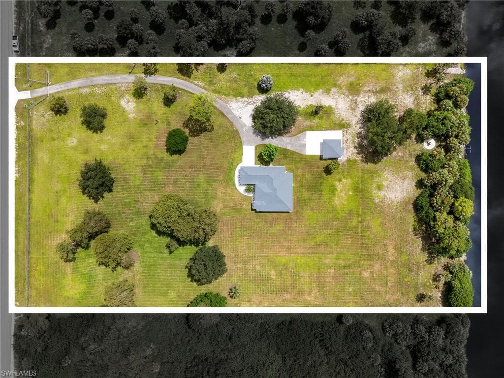 221 10th St SE, Naples, FL 34117-45