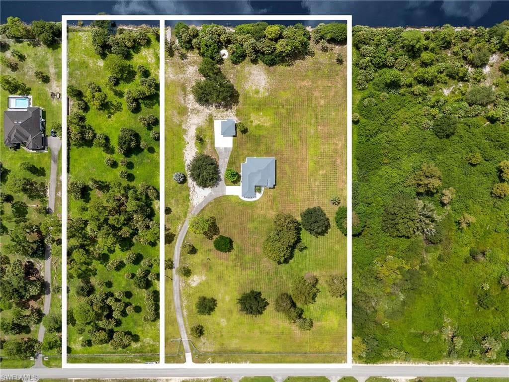 221 10th St SE, Naples, FL 34117-46