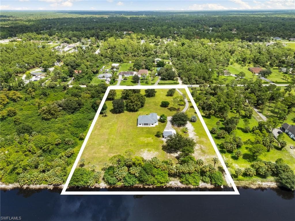 221 10th St SE, Naples, FL 34117-47