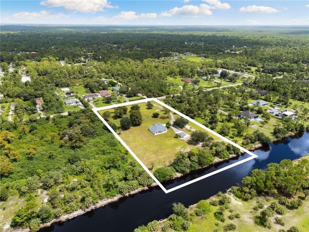 221 10th St SE, Naples, FL 34117-48