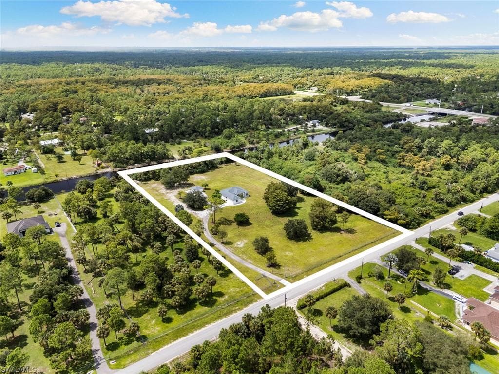 221 10th St SE, Naples, FL 34117-50