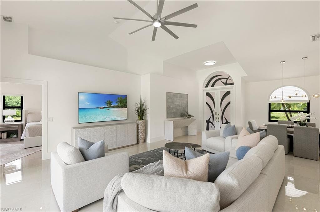 221 10th St SE, Naples, FL 34117-6