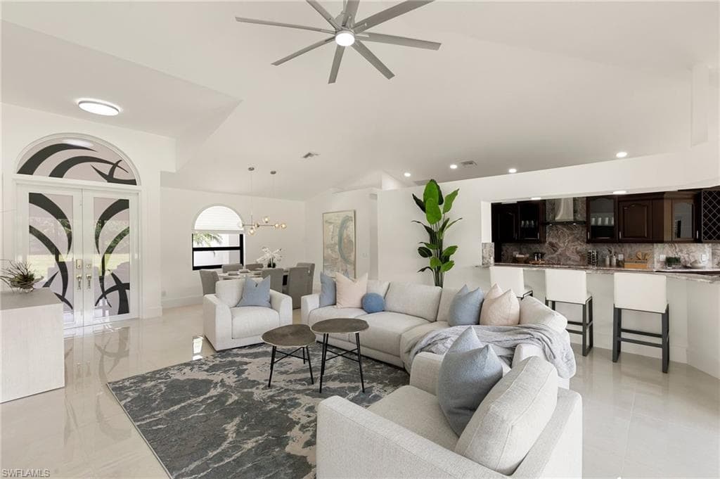 221 10th St SE, Naples, FL 34117-7