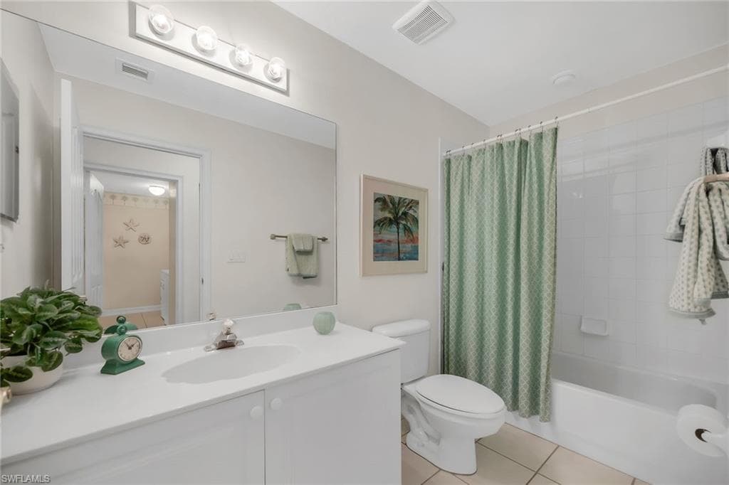 600 Diamond Cir 607, Naples, FL 34110-15
