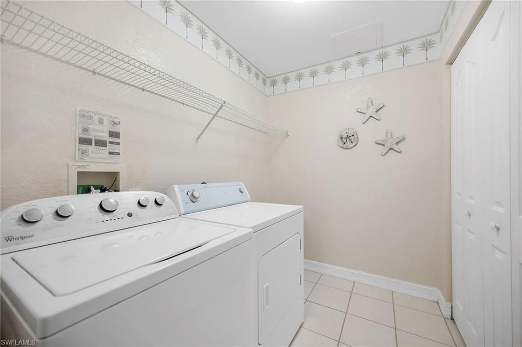 600 Diamond Cir 607, Naples, FL 34110-16