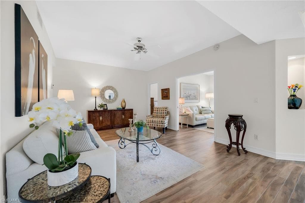 600 Diamond Cir 607, Naples, FL 34110-4