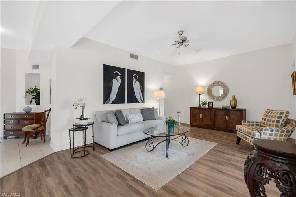 600 Diamond Cir 607, Naples, FL 34110-5