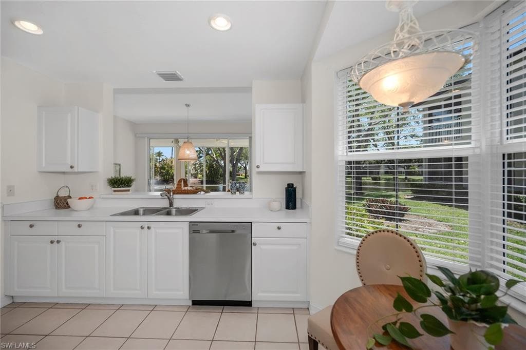 600 Diamond Cir 607, Naples, FL 34110-6