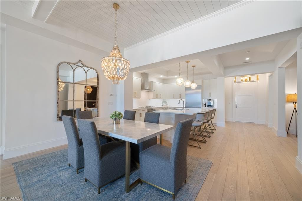 875 6th Ave S 304, Naples, FL 34102-12