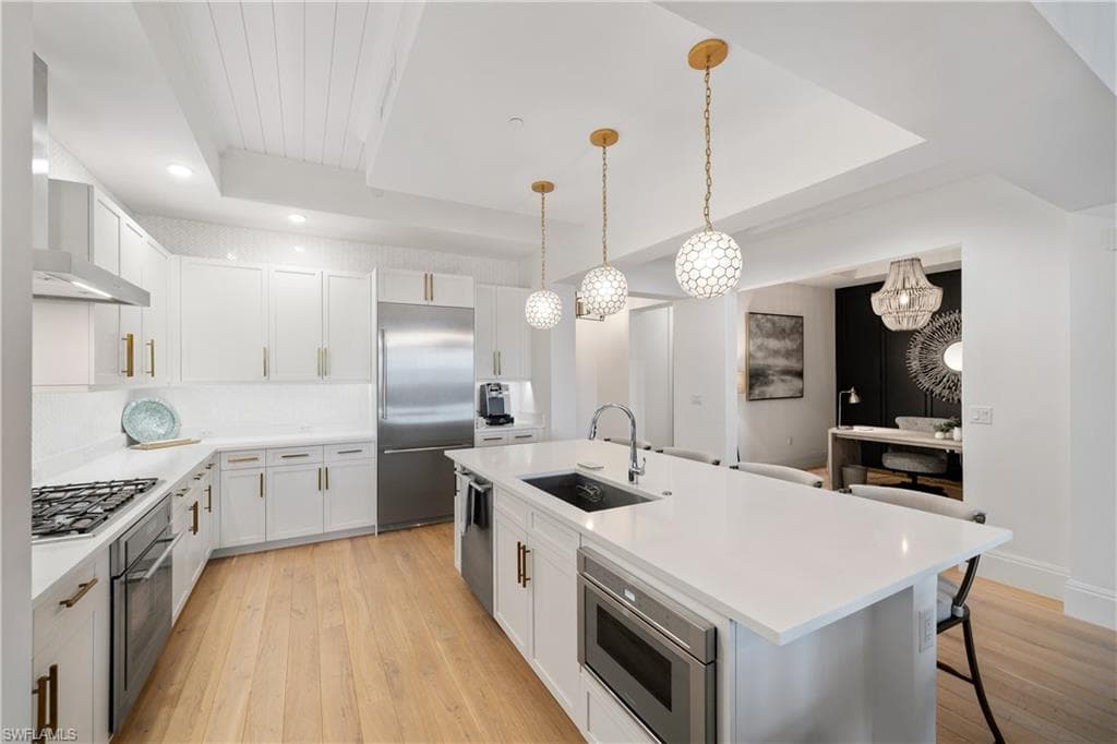 875 6th Ave S 304, Naples, FL 34102-13