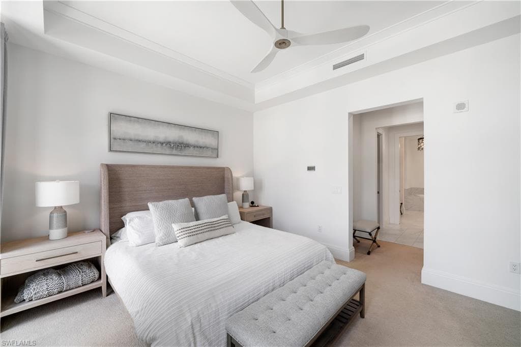 875 6th Ave S 304, Naples, FL 34102-16