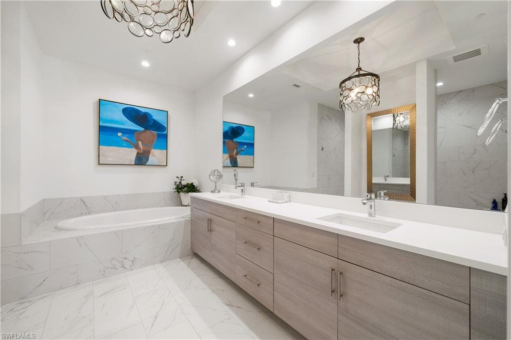 875 6th Ave S 304, Naples, FL 34102-17