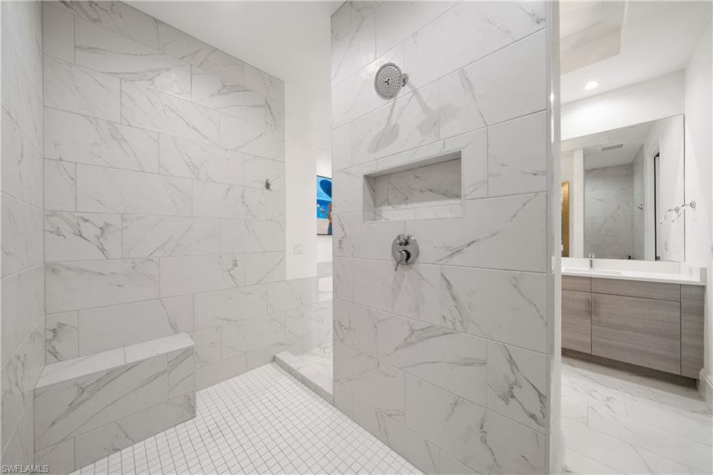 875 6th Ave S 304, Naples, FL 34102-18