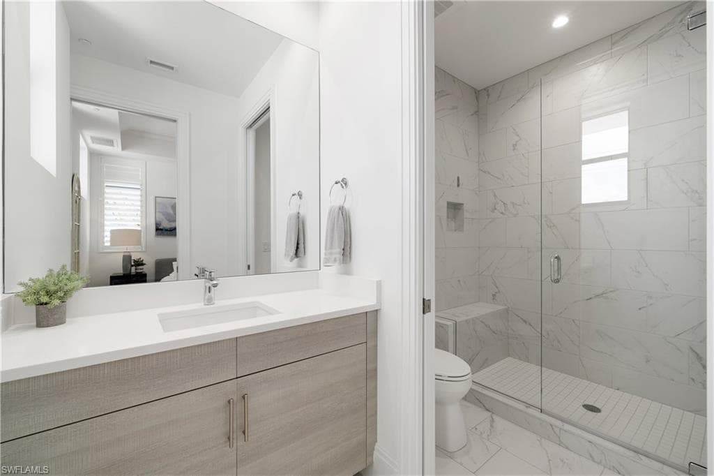 875 6th Ave S 304, Naples, FL 34102-21
