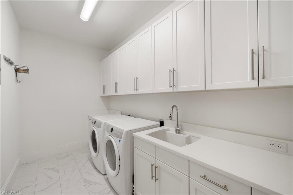 875 6th Ave S 304, Naples, FL 34102-25
