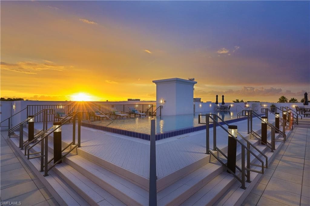 875 6th Ave S 304, Naples, FL 34102-27