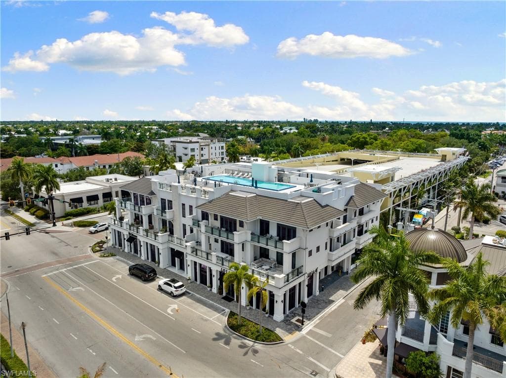 875 6th Ave S 304, Naples, FL 34102-30