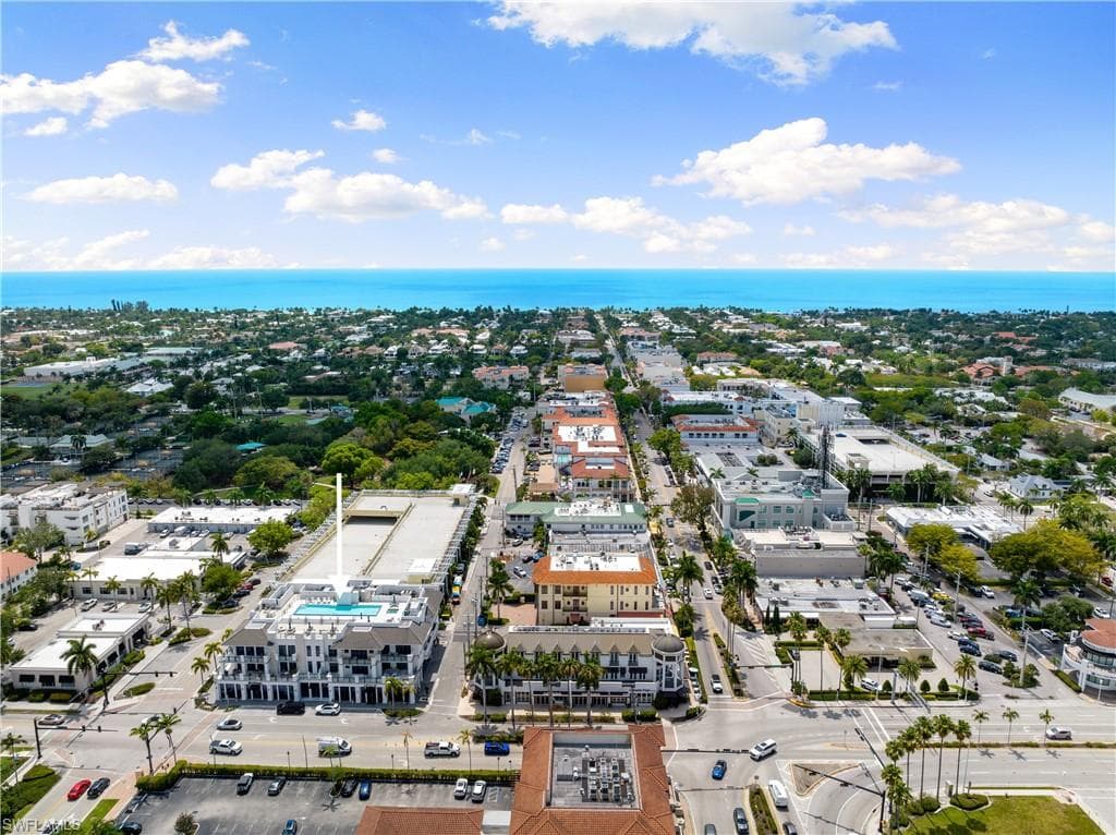 875 6th Ave S 304, Naples, FL 34102-32