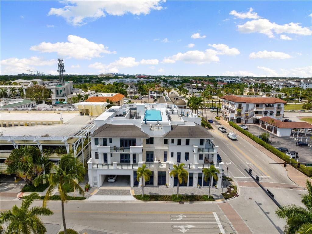 875 6th Ave S 304, Naples, FL 34102-35