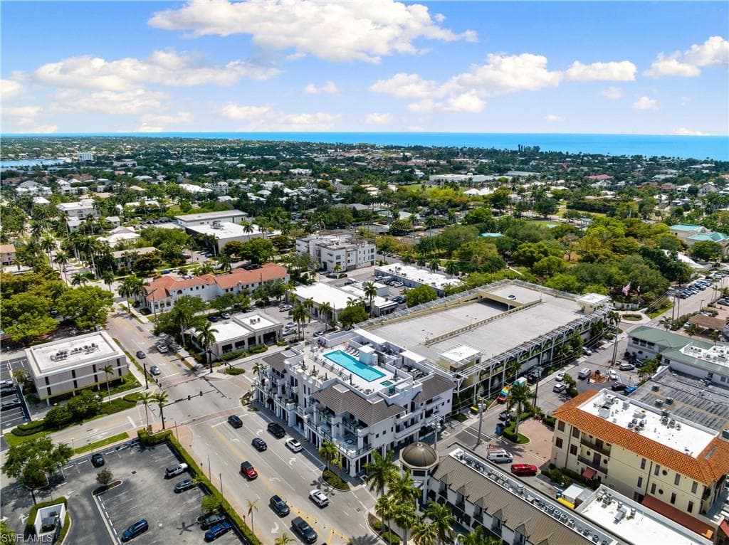 875 6th Ave S 304, Naples, FL 34102-36