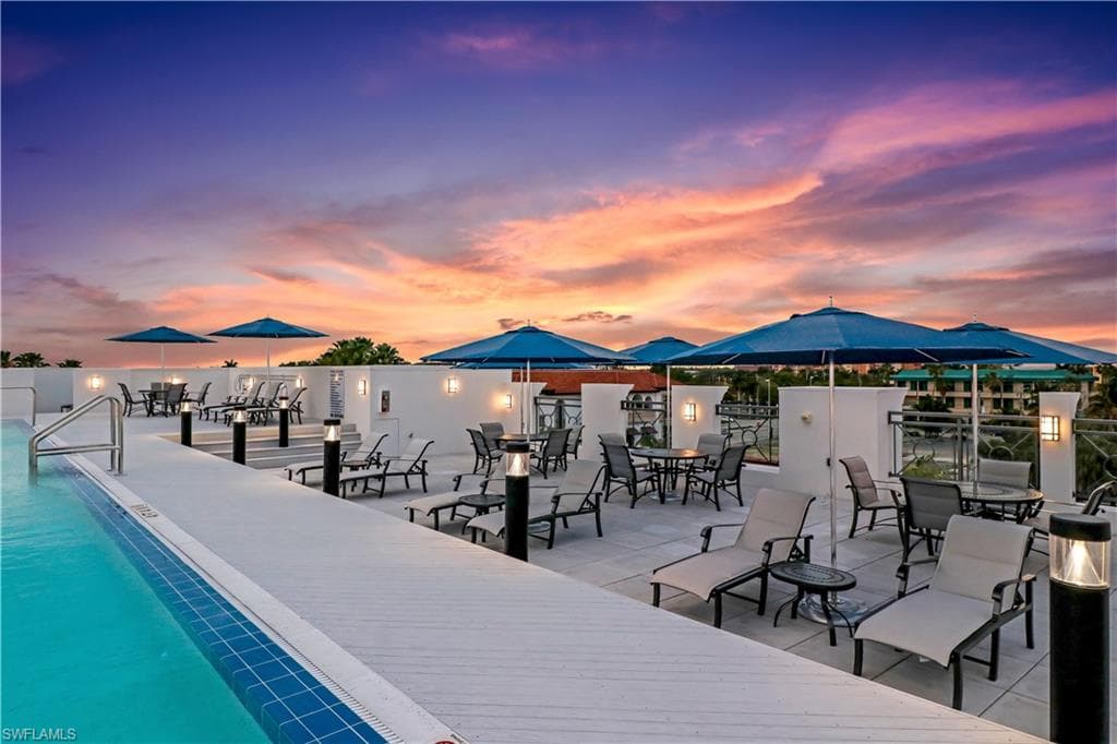 875 6th Ave S 304, Naples, FL 34102-38