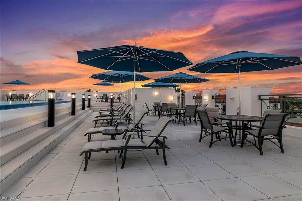 875 6th Ave S 304, Naples, FL 34102-39