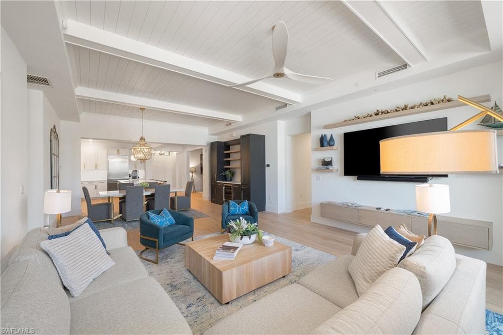 875 6th Ave S 304, Naples, FL 34102-6