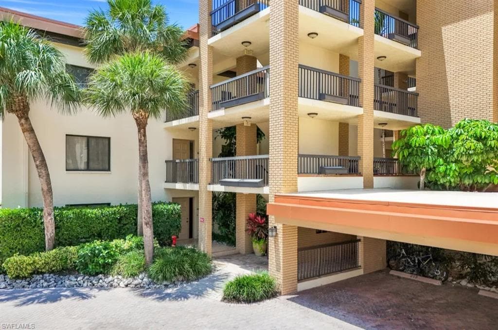 6770 Pelican Bay Blvd 225, Naples, FL 34108-5