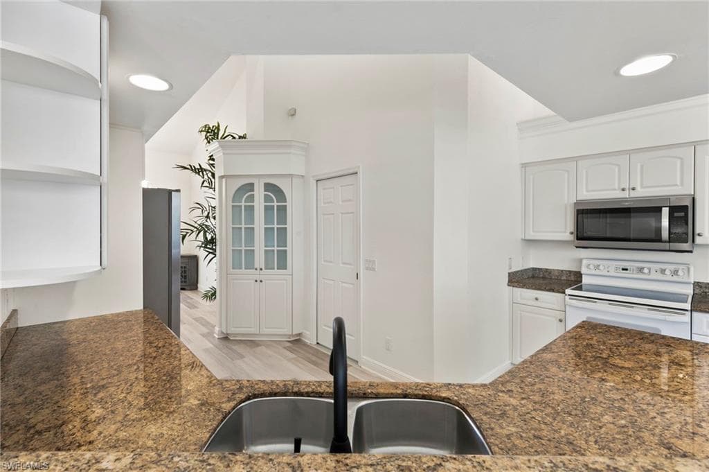 7 Blue Hill Ct, Marco Island, FL 34145-13