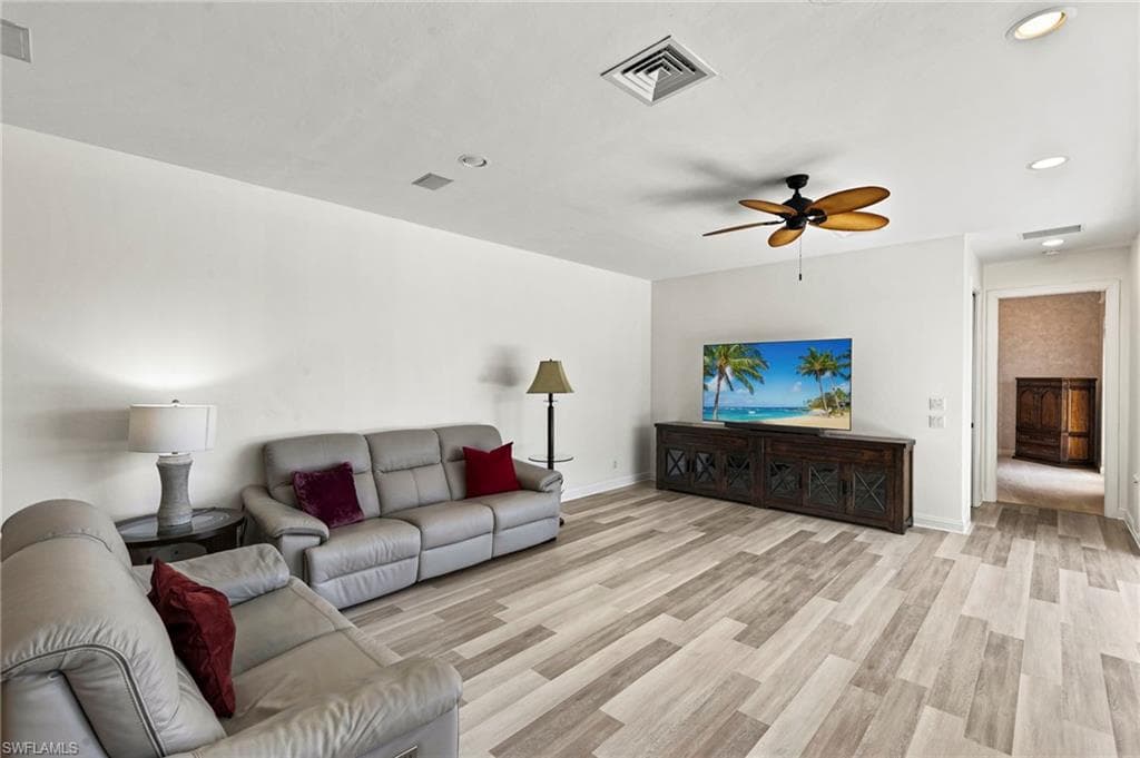 7 Blue Hill Ct, Marco Island, FL 34145-17