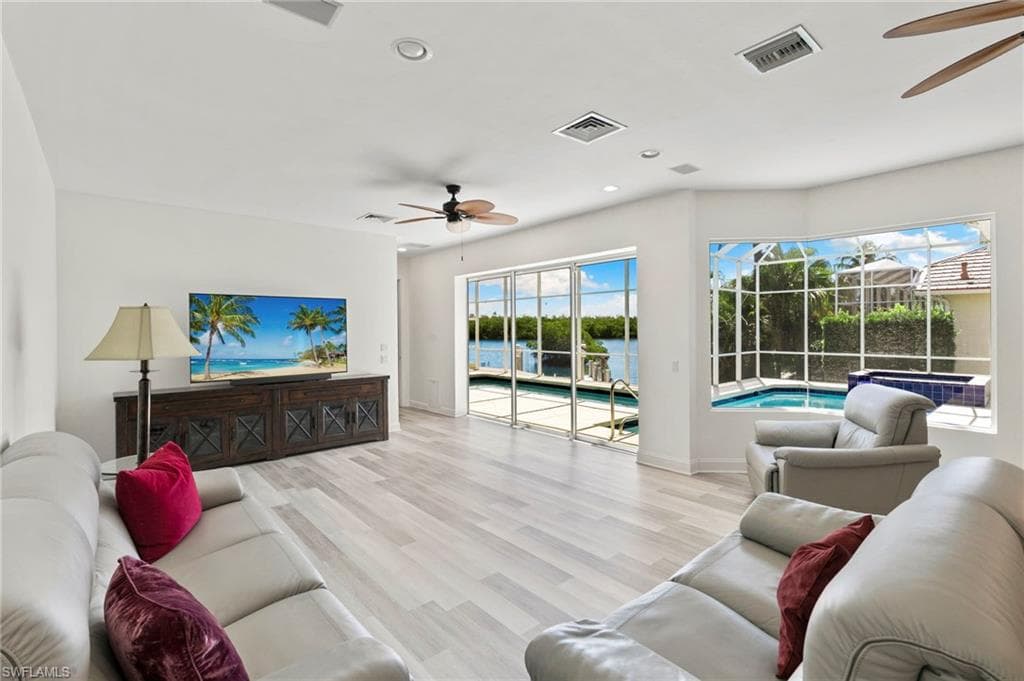 7 Blue Hill Ct, Marco Island, FL 34145-18