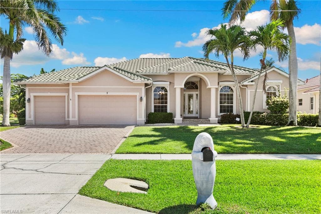 7 Blue Hill Ct, Marco Island, FL 34145-1