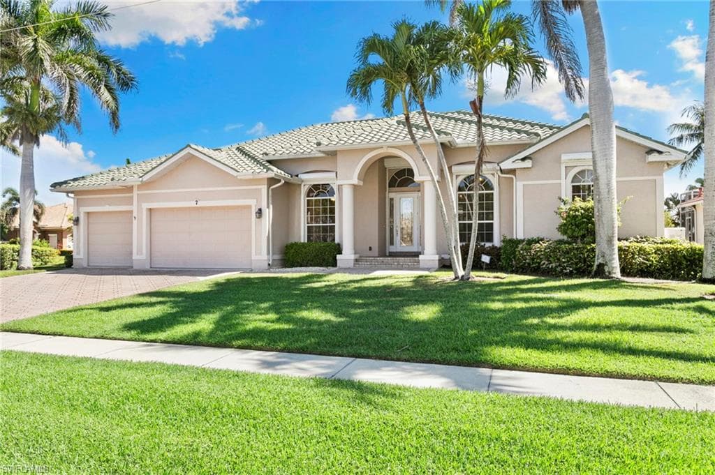 7 Blue Hill Ct, Marco Island, FL 34145-3