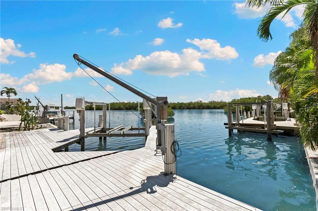 7 Blue Hill Ct, Marco Island, FL 34145-45
