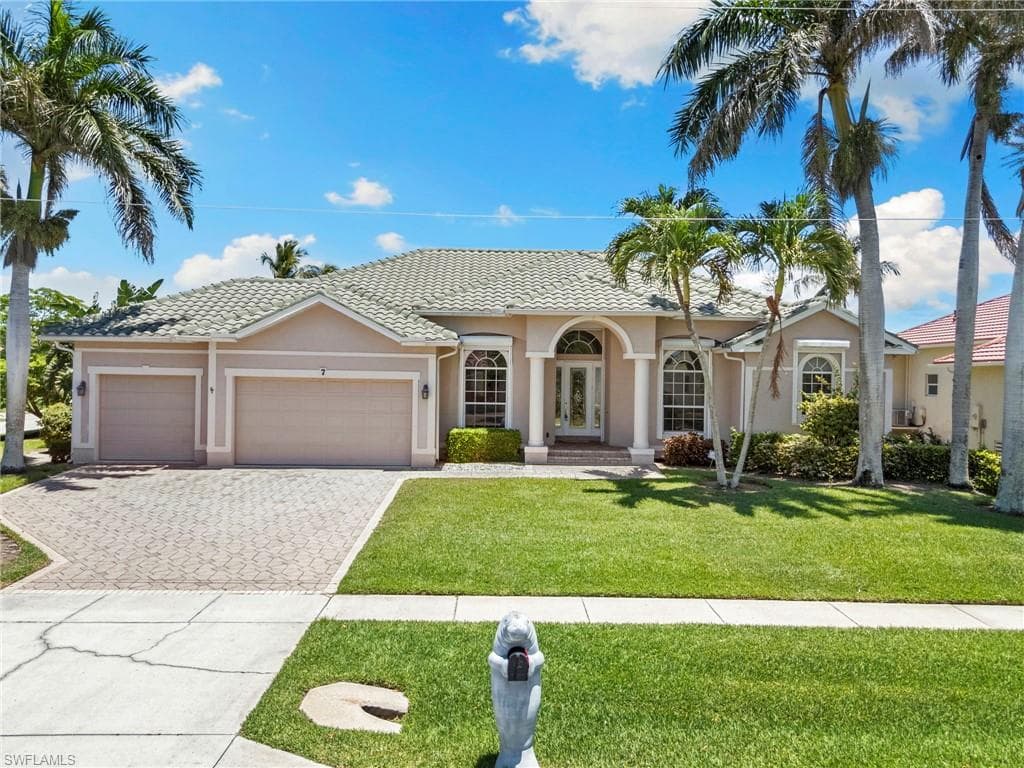 7 Blue Hill Ct, Marco Island, FL 34145-47