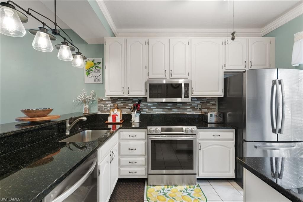 8161 Twelve Oaks Cir 512, Naples, FL 34113-10