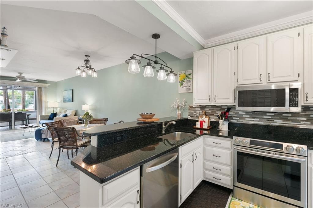 8161 Twelve Oaks Cir 512, Naples, FL 34113-11