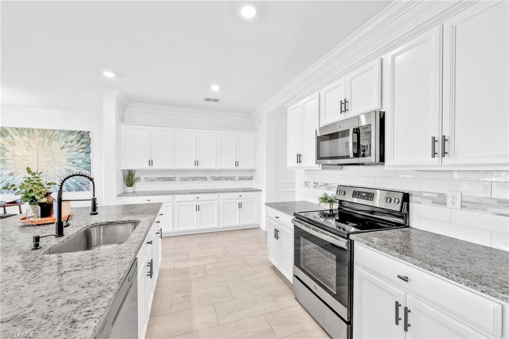 2127 Hamlin St, Naples, FL 34120-9