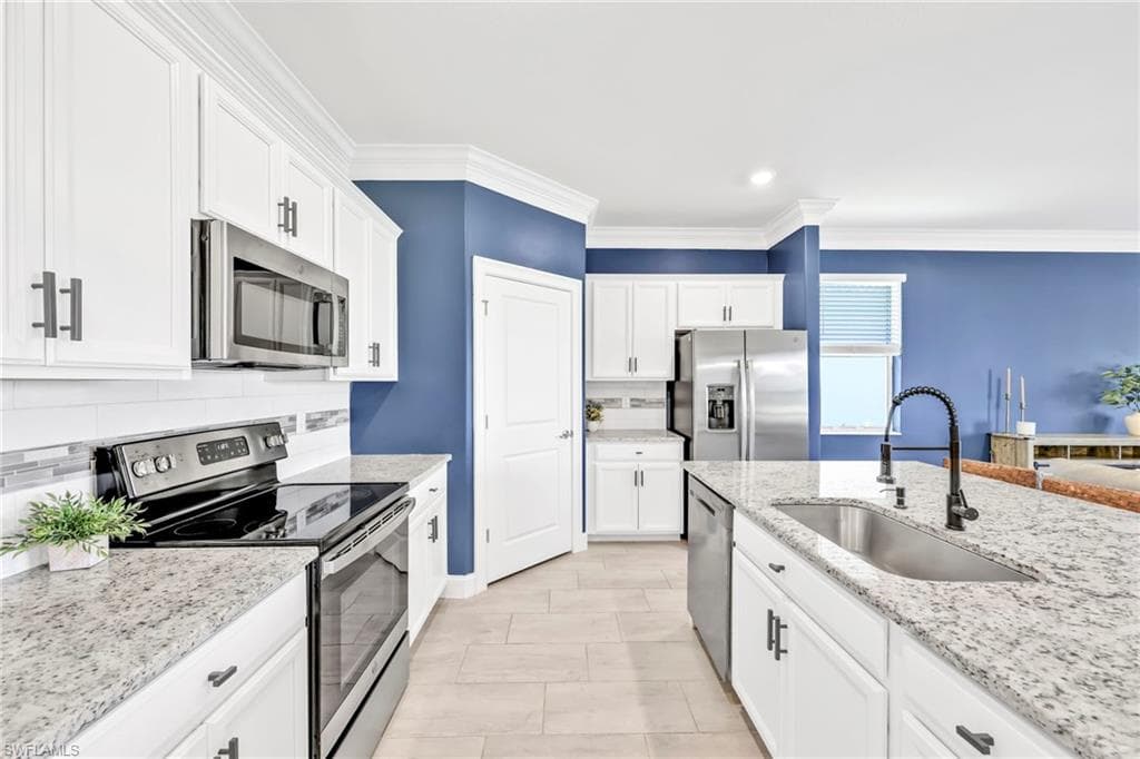 2127 Hamlin St, Naples, FL 34120-1