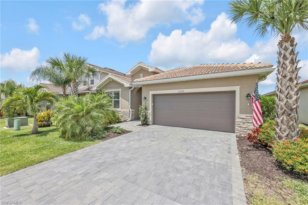 2127 Hamlin St, Naples, FL 34120-40