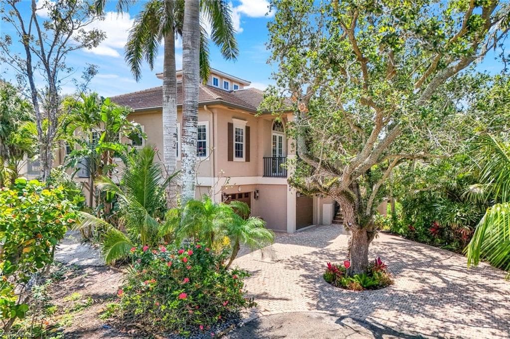 940 Sea Oats Ct, Marco Island, FL 34145-4