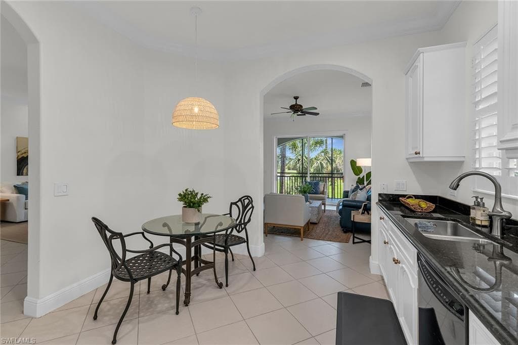 9142 Cherry Oaks Ln 202, Naples, FL 34114-10