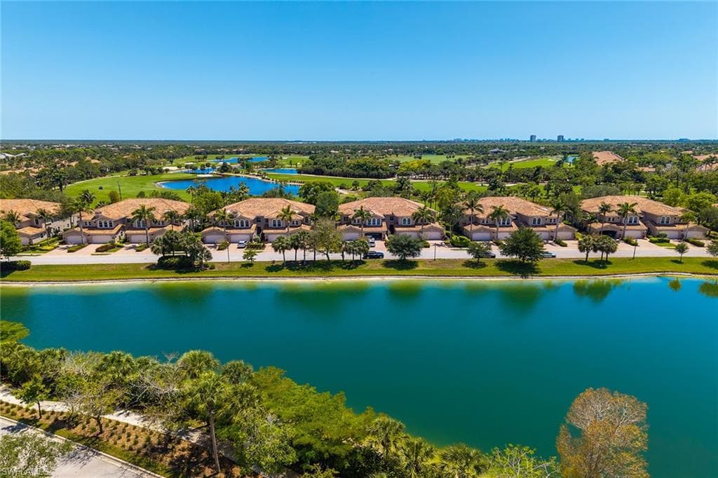 9142 Cherry Oaks Ln 202, Naples, FL 34114-35