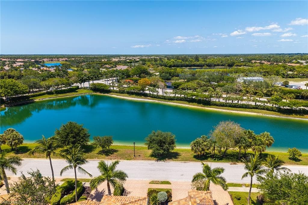 9142 Cherry Oaks Ln 202, Naples, FL 34114-39