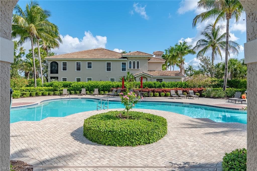 9142 Cherry Oaks Ln 202, Naples, FL 34114-41